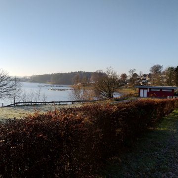 Der Campingplatz an der Talsperre soll im Rahmen des Projektes neu strukturiert werden. Angedacht ist die Etablierung innovativer Übernachtungsmöglichkeiten, die den Platz aufwerten, sowie eine zeitgemäße Gestaltung der Uferbereiche. Fotonachweis: REGIONALE 2025 Agentur