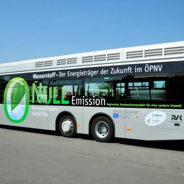 Der Einsatz von Bussen mit Wasserstoffantrieb soll durch die Realisierung eines emissionsfreien Mobilhofs verstärkt werden. Fotonachweis: RVK