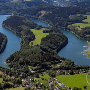 Die Aggertalsperre ist ein beliebtes Naherholungsziel im Bergischen RheinLand. Im Rahmen der REGIONALE 2025 sollen Maßnahmen umgesetzt werden, mit denen die Talsperre thematisch und räumlich profiliert wird. Fotonachweis: REGIONALE 2025 Agentur