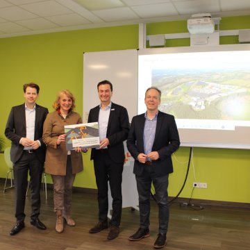 Förderbescheidübergabe für neuen Lehr- und Erlebnispfad „Sykbolon“ auf :metabolon