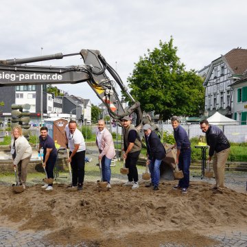 Spatenstich für den Umbau des Wilhelmplatzes in Hückeswagen