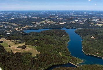 Die Funktionen der Wiehltalsperre für Trinkwasserversorgung und Naherholung sollen im Rahmen des Projektes mit einem integrierten Lenkungs- und Vermittlungskonzept mit unterschiedlichen Bausteinen weiterentwickelt werden. Fotonachweis: REGIONALE 2025 Agentur