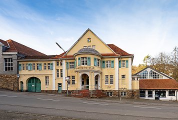 Im Rahmen des Projektes soll das Hohenzollernbad an der Moltkestraße zu einem Bergischen Forum für Wissen und Kultur umgebaut werden, das Einrichtungen wie Bibliothek oder Theater beherbergen und eine vielseitige Nutzung ermöglichen soll. Fotonachweis: EEG