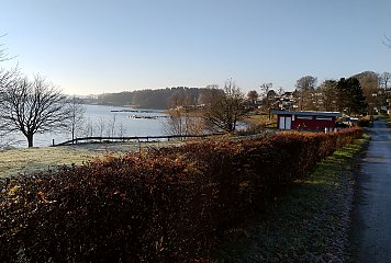 Der Campingplatz an der Talsperre soll im Rahmen des Projektes neu strukturiert werden. Angedacht ist die Etablierung innovativer Übernachtungsmöglichkeiten, die den Platz aufwerten, sowie eine zeitgemäße Gestaltung der Uferbereiche. Fotonachweis: REGIONALE 2025 Agentur