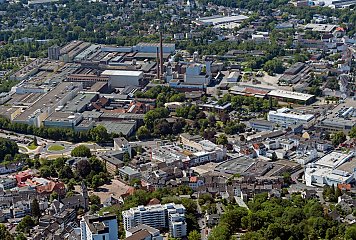 Das Industrieareal der Papierfabrik Zanders liegt mitten im Zentrum von Bergisch Gladbach. Fotonachweis: REGIONALE 2025 Agentur