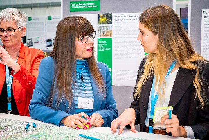 2022_Kongress_Ressourcen_interaktive_station_thementisch