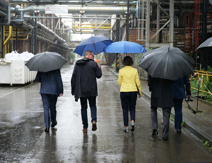 Übergabe_Förderbescheid_Zanders_Rundgang_01.09.2023
