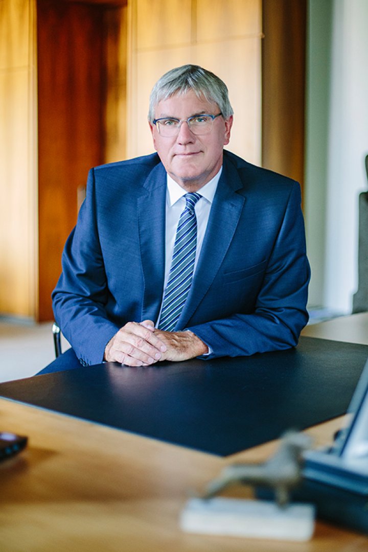 Porträtfoto Landrat Sebastian Schuster