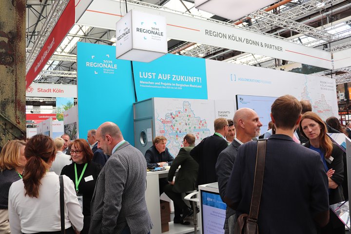 polis 2ß25 Stand