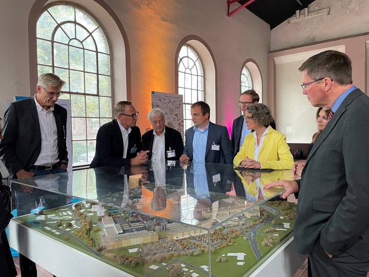 REGIONALE2025_Übergabe_Förderbescheid_Zanders_Überblick_Gelände_01.09.2023