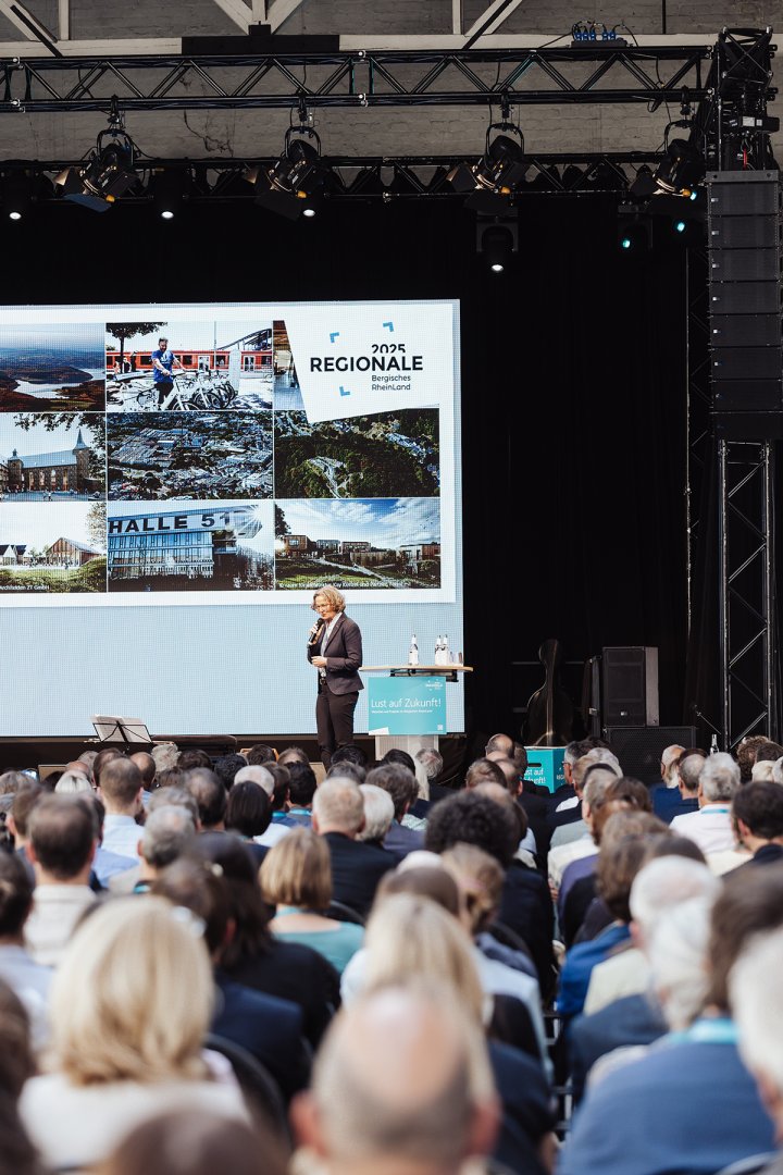 Kongress Weitrer geht's! Ina Scharrenbach