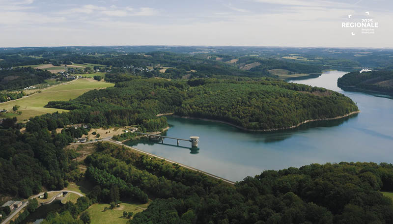 Einblick_Fluss- und Talsperrenlandschaft_Große Dhuenn-Talsperre