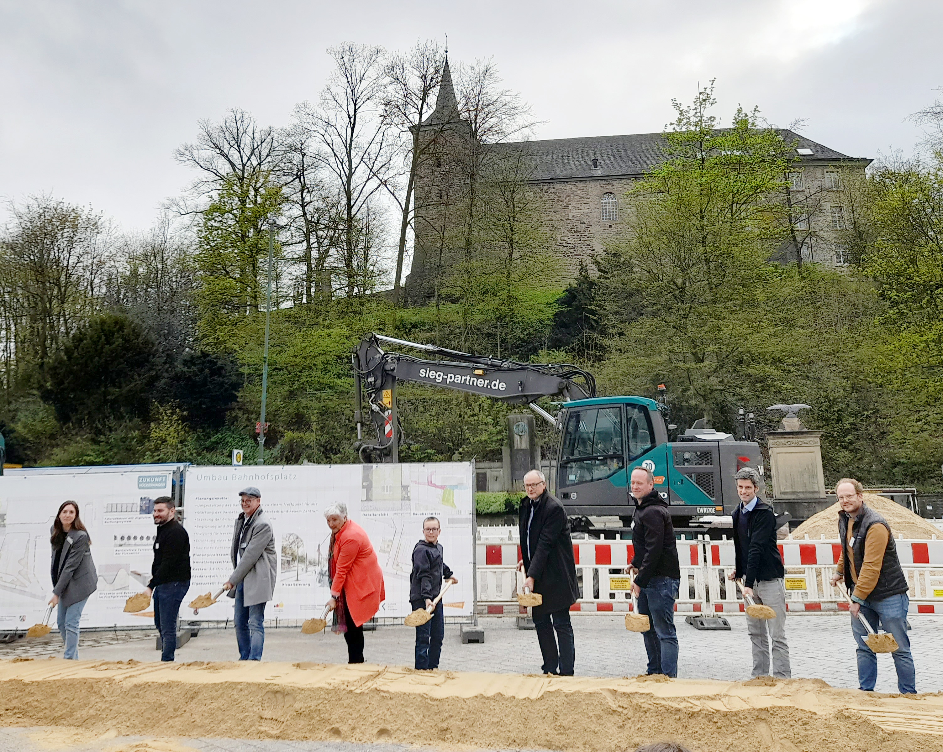 Spatenstich Hückeswagen Bahnhofsvorplatz
