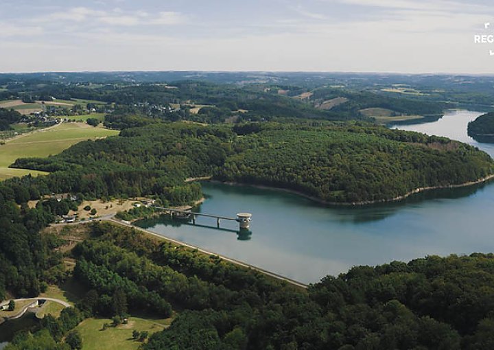 Einblick_Fluss- und Talsperrenlandschaft_Große Dhuenn-Talsperre