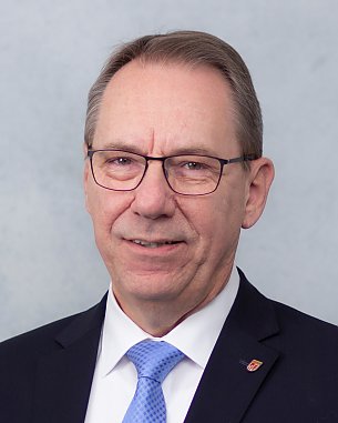 Porträt LR Hagt hochkant 2024