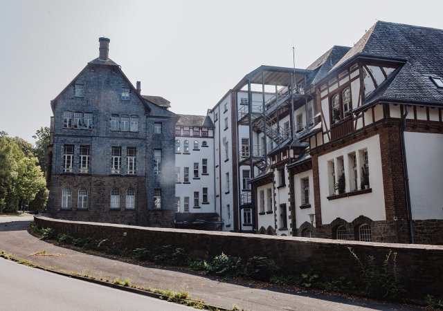 Markantes Gebäude liegt an der Hurster Straße und verfügt über 6.000 m2 Nutzfläche. Fotonachweis: Julia Holland