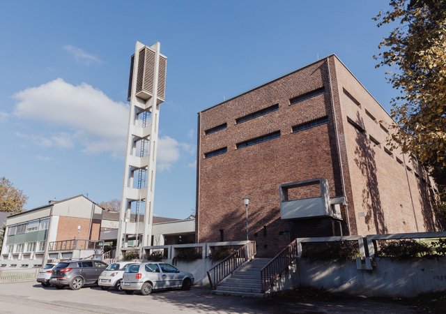 Die Kirche Heilig Geist in Rösrath-Forsbach soll im Rahmen der REGIONALE zu einem Treffpunkt weiterentwickelt werden. Fotonachweis: REGIONALE 2025 Agentur/Julia Holland