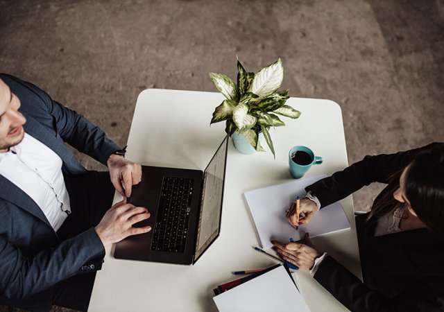 Durch Coworking und mobiles Arbeiten entstehen Arbeitsplätze an neuen Orten ©Julia Holland