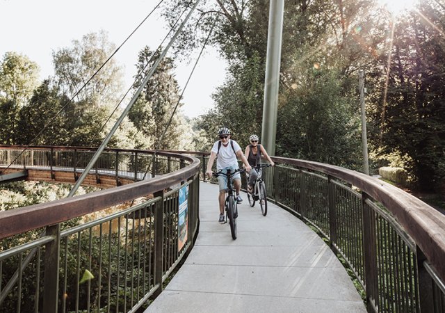 Fahrradfahrer auf dem Aggerbogen (Stadt Lohmar) ©Julia Holland